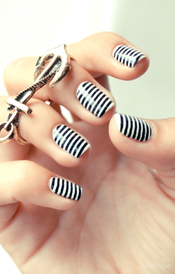 nail-art-white-stripes