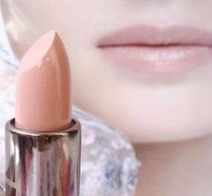 wear-nude-lipstick